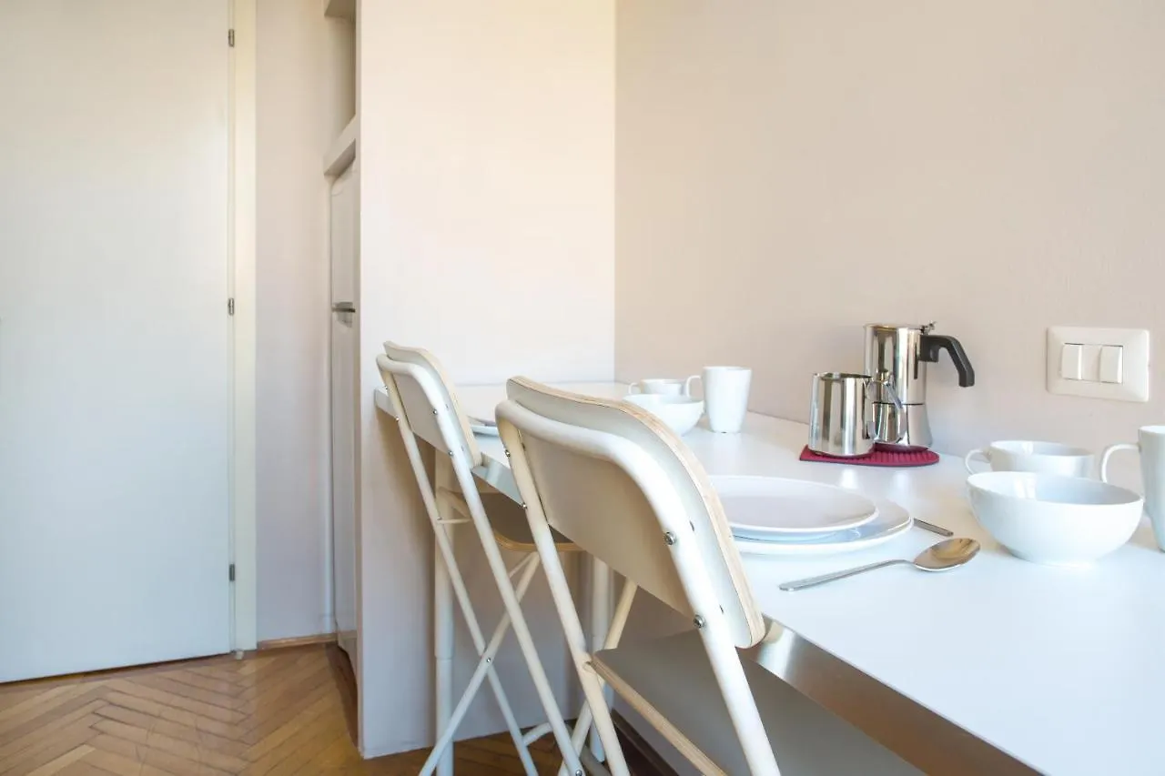 Apartment Suitelowcost Spiga Milan