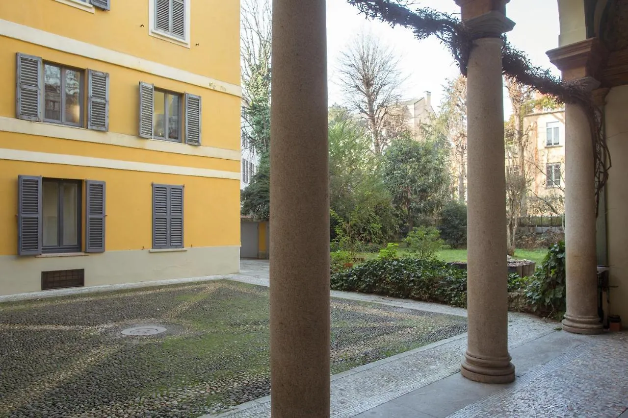 Apartment Suitelowcost Spiga Milan Italy